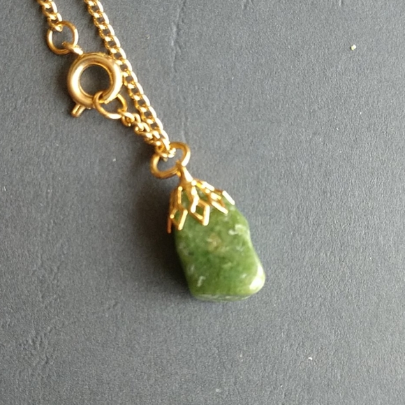 Green Necklace & Earring Set - Picture 5 of 8